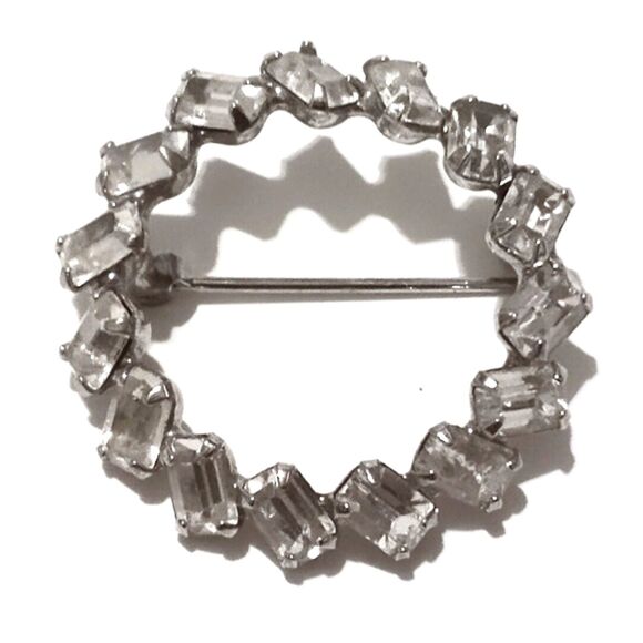 Vintage Silver Mid Century Prong Set Emerald Cut Clear Rhinestone Circle Pin - Picture 1 of 7